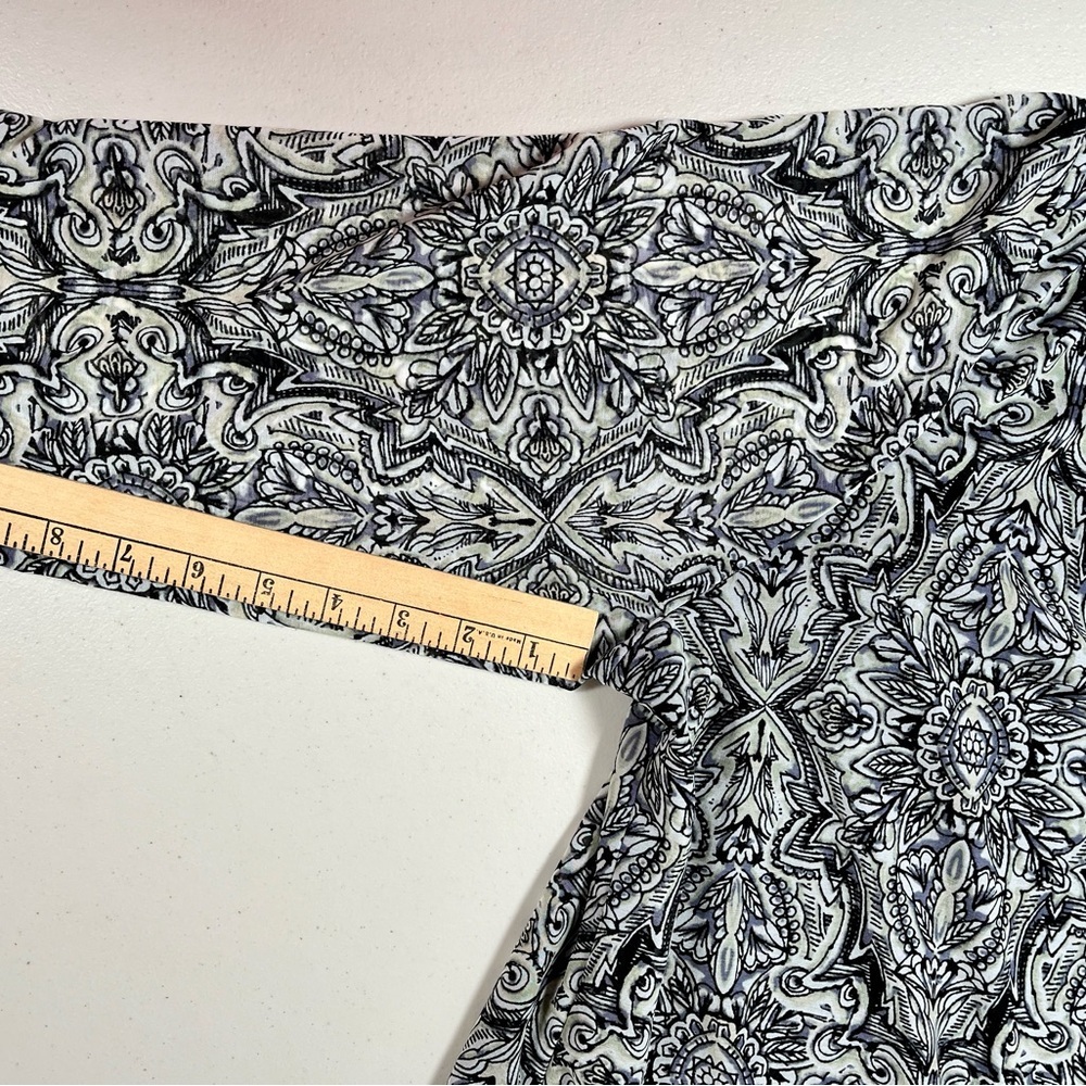 Croft & Barrow Monochrome Paisley Blouse - Picture 10 of 13